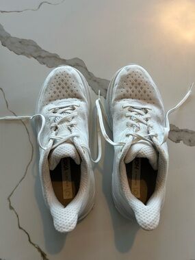 HOKA CLIFTON 9 - size 9.5